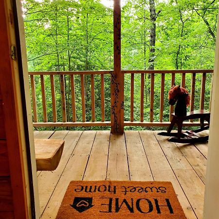 Lil' Log At Hearthstone Cabins And Camping - Pet Friendly Helen Bagian luar foto