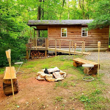 Lil' Log At Hearthstone Cabins And Camping - Pet Friendly Helen Bagian luar foto