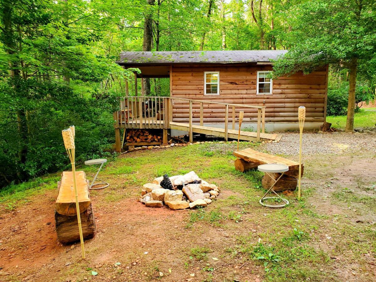 Lil' Log At Hearthstone Cabins And Camping - Pet Friendly Helen Bagian luar foto