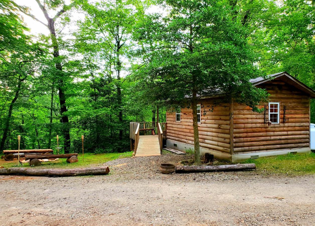 Lil' Log At Hearthstone Cabins And Camping - Pet Friendly Helen Bagian luar foto